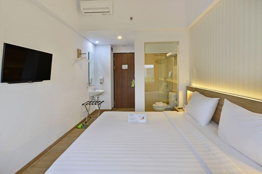 Whiz Prime Hotel Basuki Rahmat Malang Extérieur photo