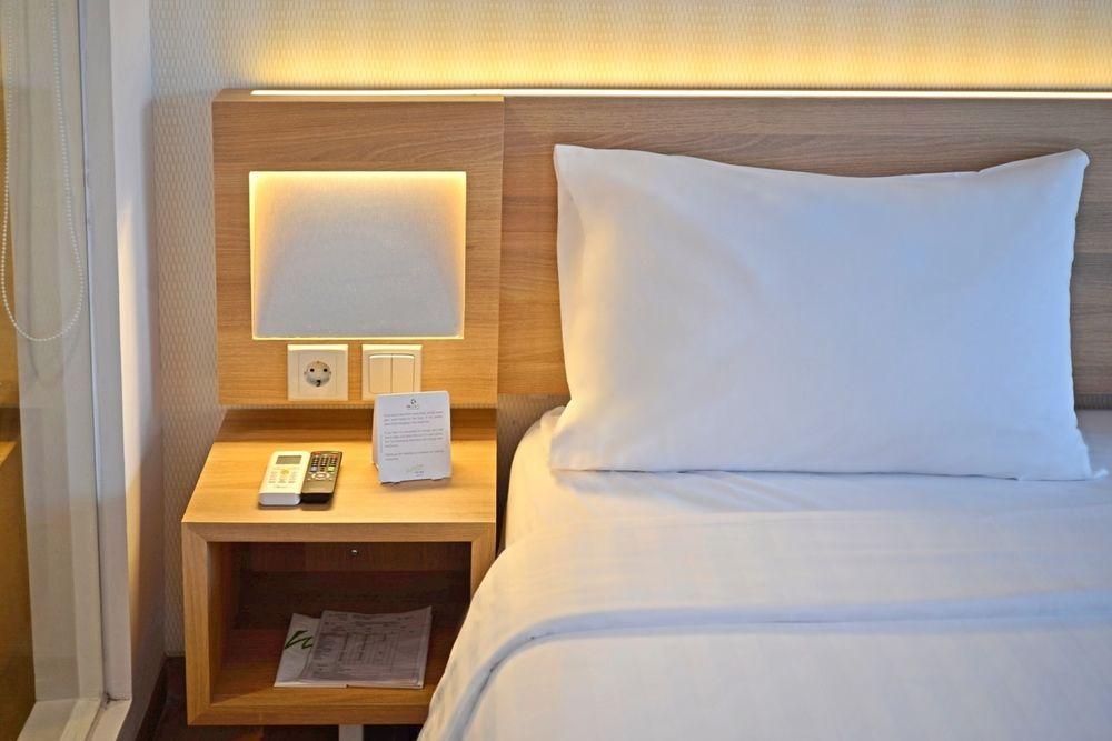 Whiz Prime Hotel Basuki Rahmat Malang Extérieur photo