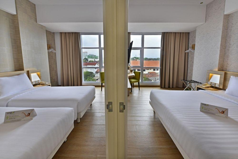 Whiz Prime Hotel Basuki Rahmat Malang Extérieur photo