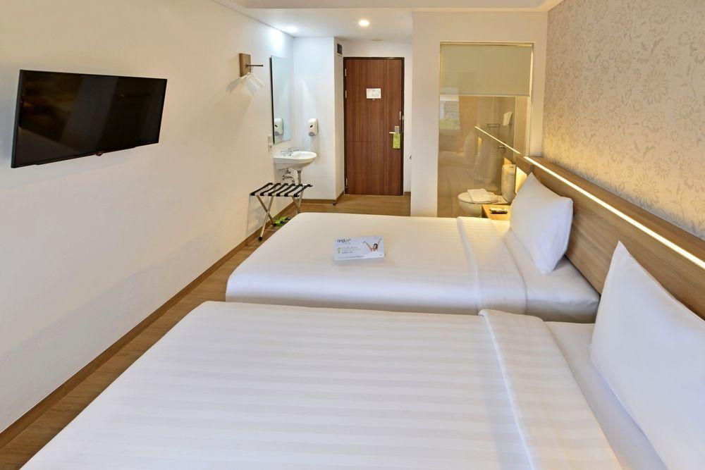 Whiz Prime Hotel Basuki Rahmat Malang Extérieur photo