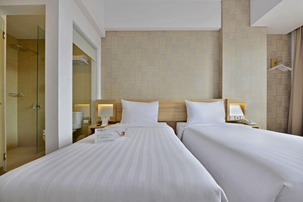 Whiz Prime Hotel Basuki Rahmat Malang Extérieur photo
