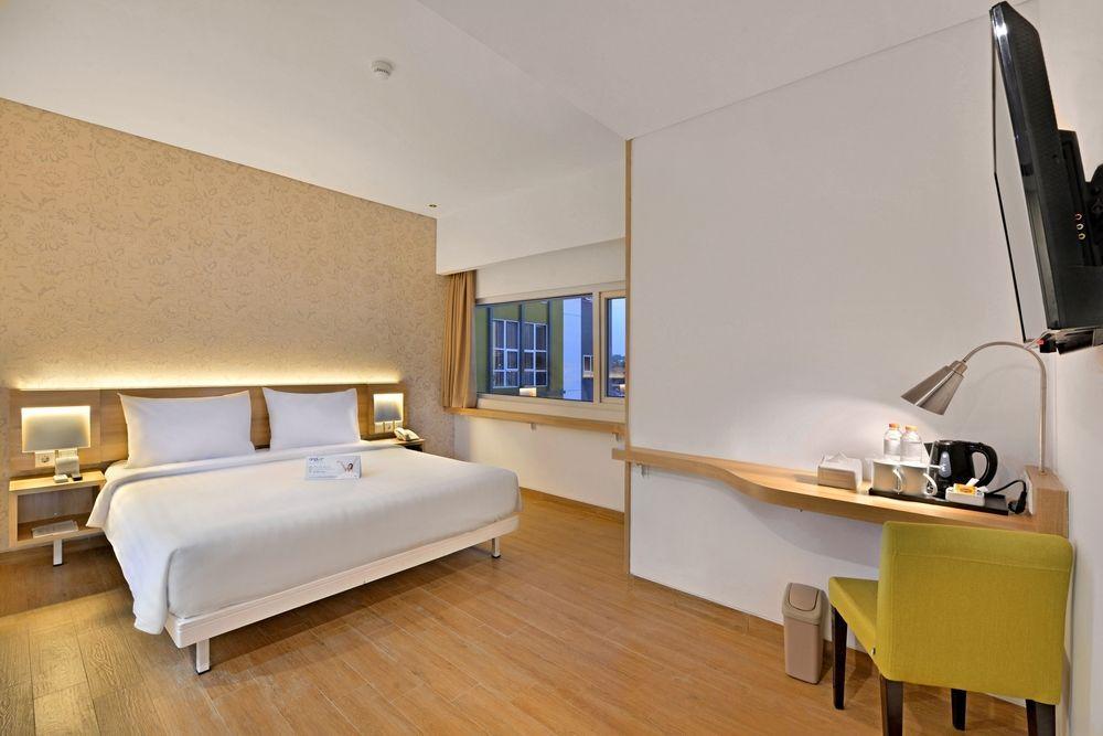 Whiz Prime Hotel Basuki Rahmat Malang Extérieur photo
