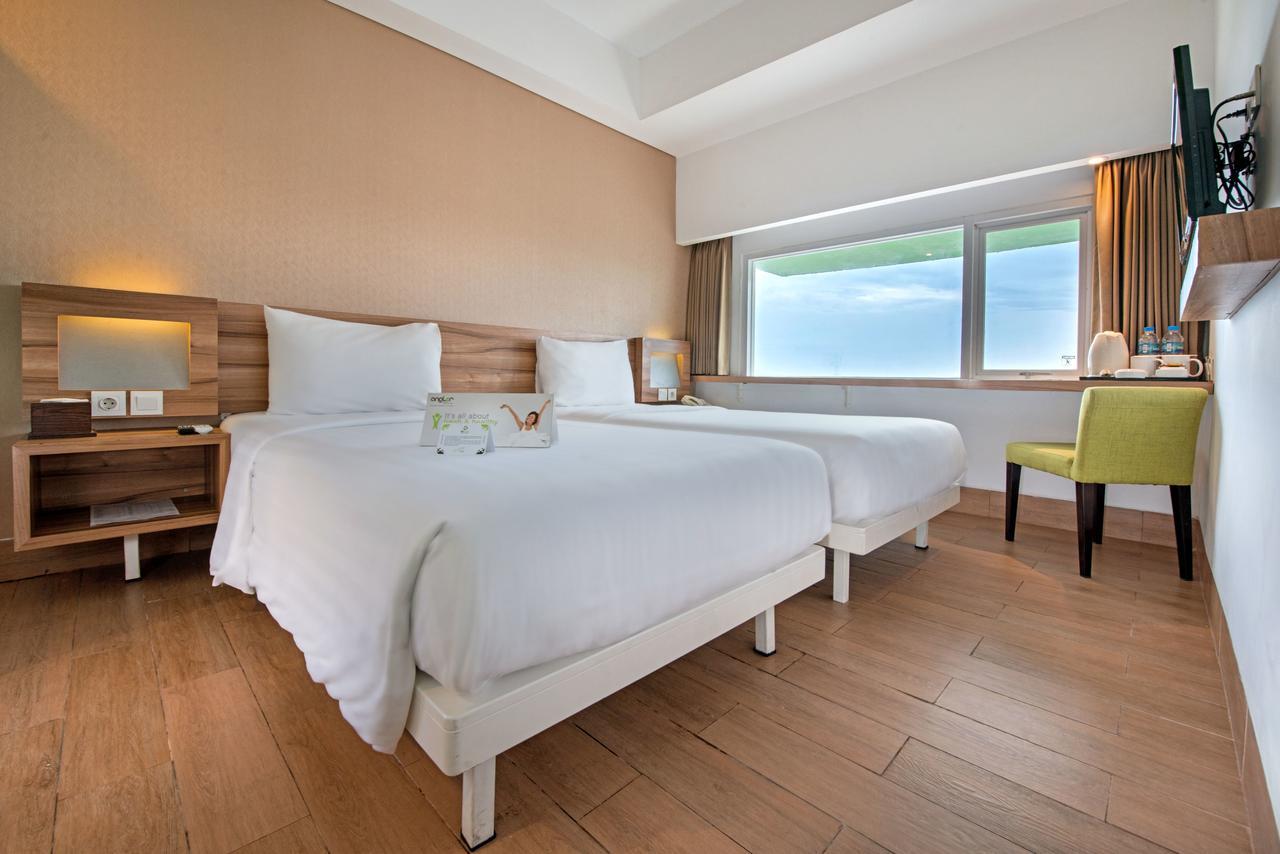 Whiz Prime Hotel Basuki Rahmat Malang Extérieur photo