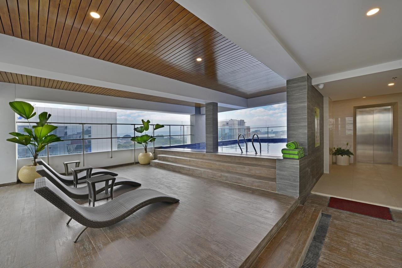 Whiz Prime Hotel Basuki Rahmat Malang Extérieur photo