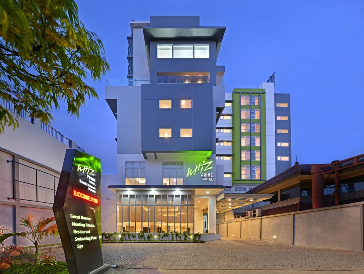 Whiz Prime Hotel Basuki Rahmat Malang Extérieur photo