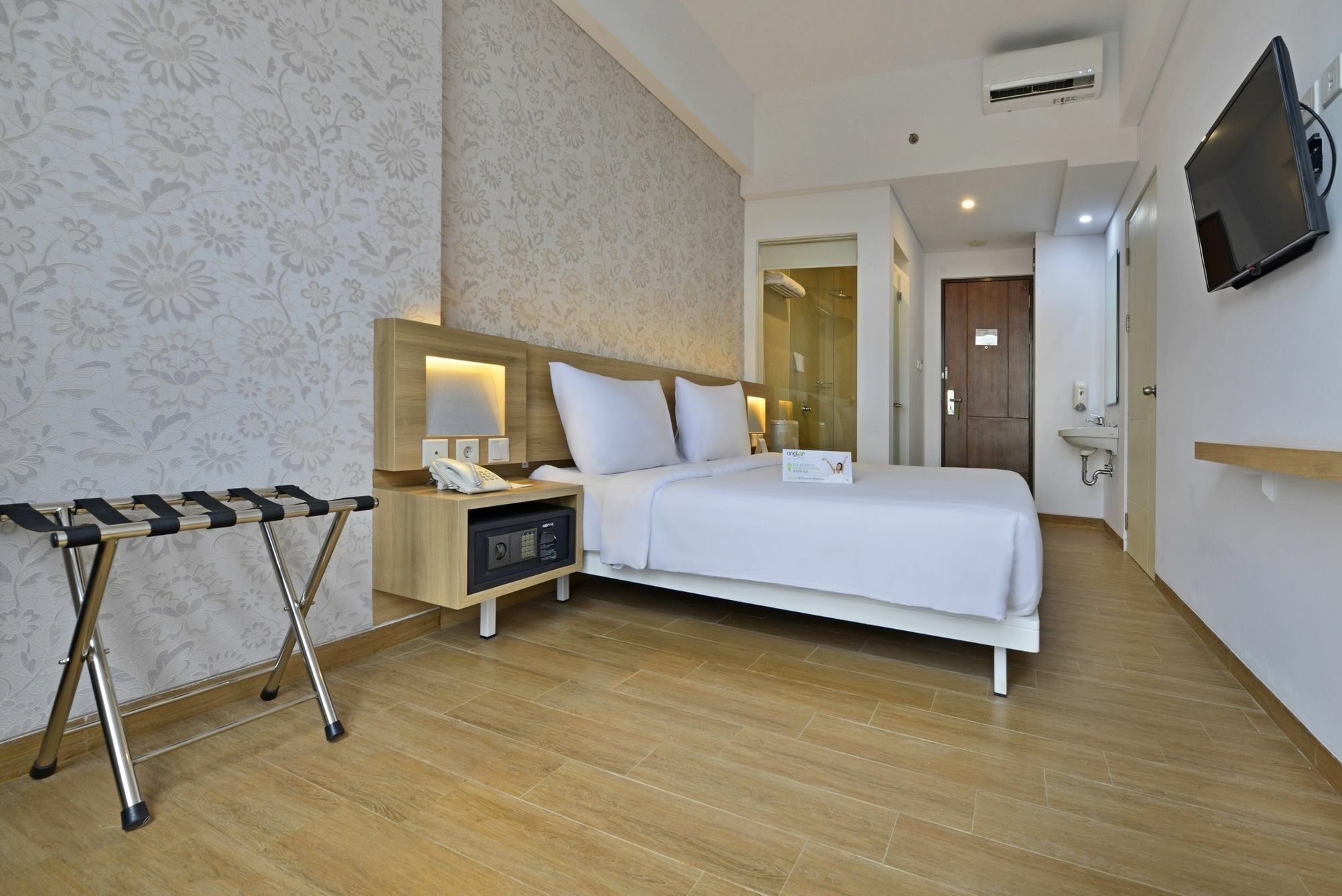 Whiz Prime Hotel Basuki Rahmat Malang Extérieur photo