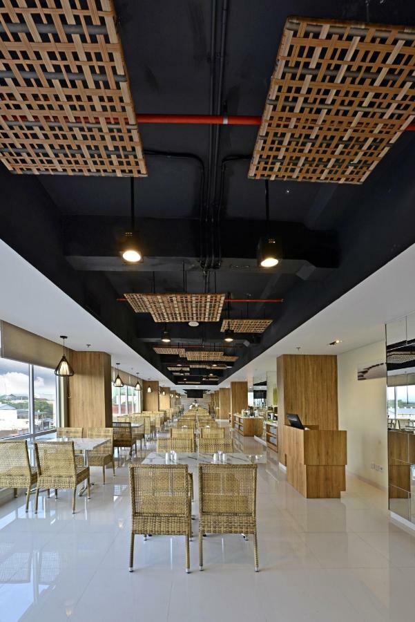 Whiz Prime Hotel Basuki Rahmat Malang Extérieur photo